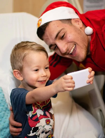 Man Utd stars visit Royal Manchester Children's Hospital to bring Christmas cheer to kids