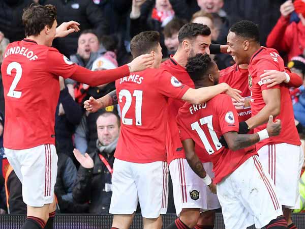 Manchester United 2-0 Manchester City: Ederson horror-show puts Liverpool on brink of title