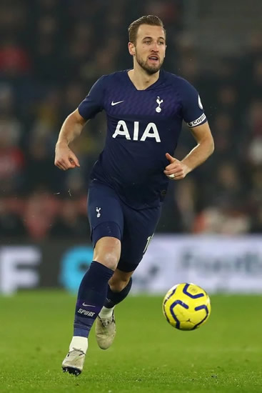 Should Harry Kane push for a move to Man Utd this summer or stick with Tottenham?