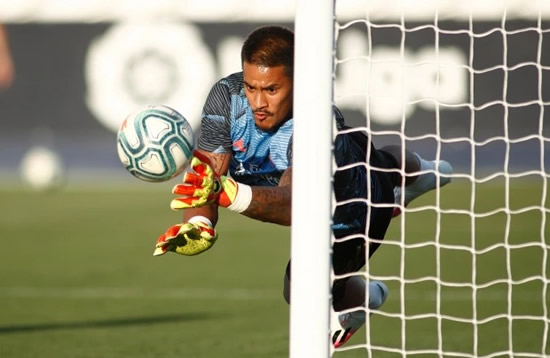 LONDON CALLING Chelsea transfer target Alphonse Areola gets fans excited as he buys house in London with keeper set to leave PSG