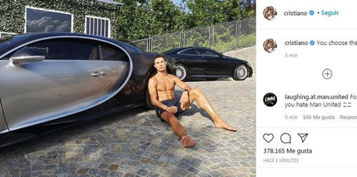 Cristiano Ronaldo sunbathes leaning on Bugatti Chiron