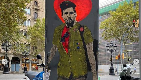 Artist depicts Messi as Che Guevara on streets of Barcelona
