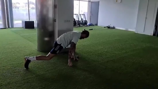 Sergio Ramos' spiderman workout drill
