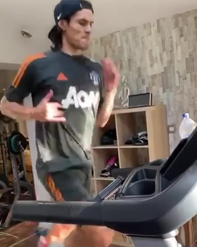 Edinson Cavani spotted in Man Utd kit for first time as new signing works up sweat while training for debut in lockdown