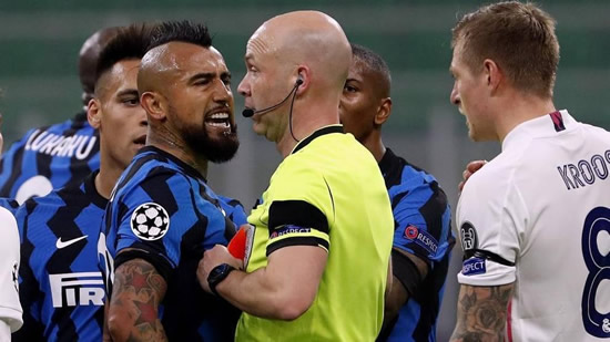 Arturo Vidal to Anthony Taylor: VAR gives you the sh*t to look at and still nothing