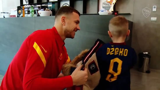Roma and Dzeko treat a young fan who went viral for opening a Christmas present