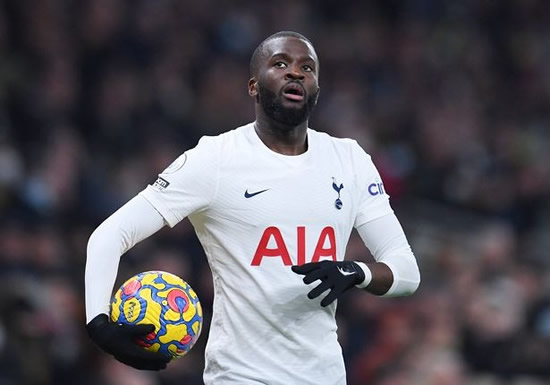 Tottenham set to beat Man Utd to transfer target with 'lucrative' contract offer