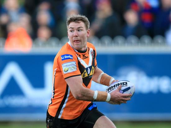 Tigers burn bright in Castleford’s comeback victory over Hull