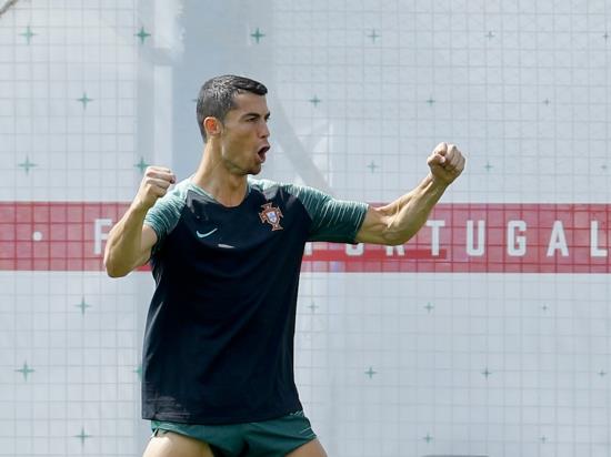 Cristiano Ronaldo cannot be contained by one player, says Uruguay boss