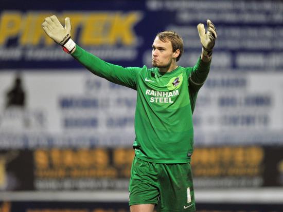 Sam Slocombe to challenge Grant Smith for Lincoln’s gloves