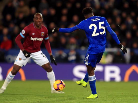 Leicester leave it late against 10-man West Ham