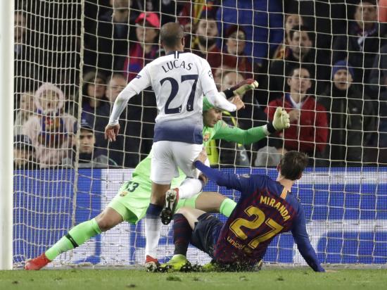 Moura rescues wasteful Tottenham as draw in Barcelona books last-16 spot