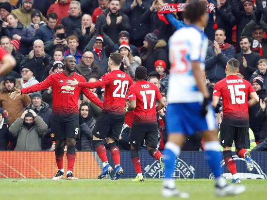 Manchester United march on with unconvincing win over Reading