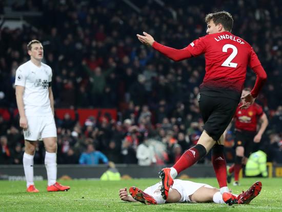 Victor Lindelof leaves it late to rescue draw for Manchester United