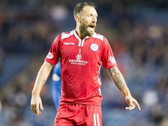 Dobbie treble sends Dundee out of Scottish Cup