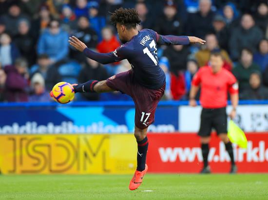Arsenal keep top-four hopes alive with win at Huddersfield