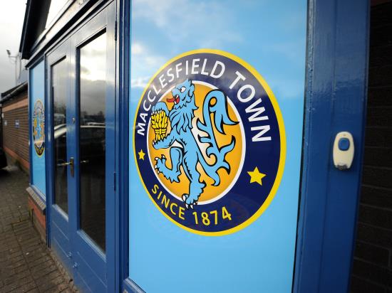 Macclesfield boss McMahon criticises referee for late disallowed goal