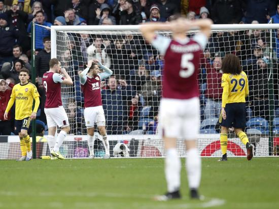 Jay Rodriguez almost snatches late winner for Burnley