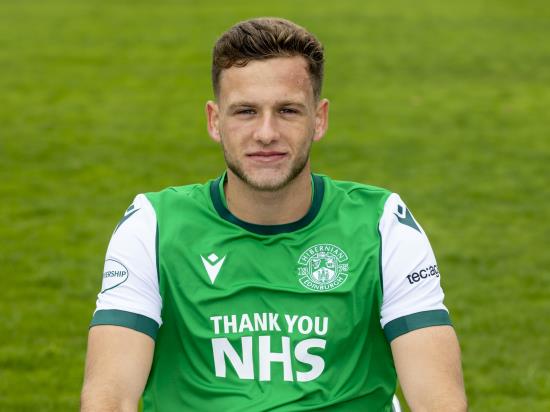 Hibernian top group with late flurry against Dundee