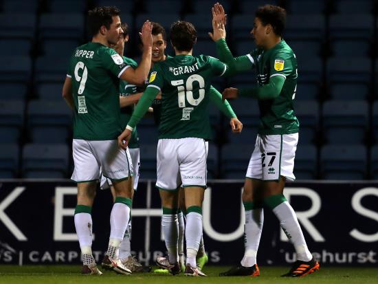 Lincoln return to League One summit with comfortable win at Gillingham