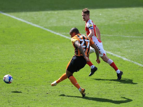 Hull come from behind to beat Fleetwood and close in on Championship return