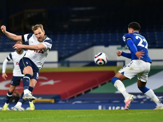 Harry Kane scores twice in Spurs draw at Everton before limping off injured