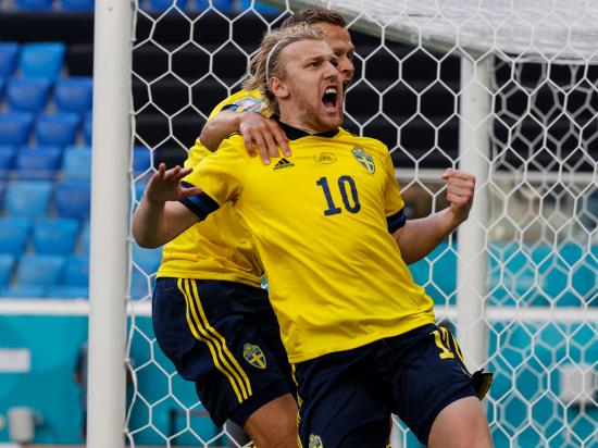 Emil Forsberg penalty gives Sweden victory over Slovakia
