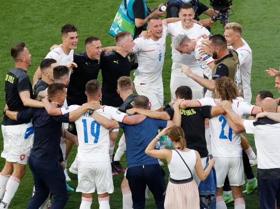 Czech Republic dump 10-man Holland out of Euro 2020