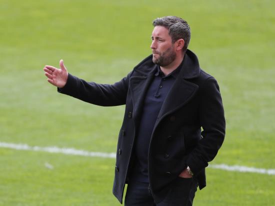 Lee Johnson annoyed with referee as Sunderland let lead slip at Fleetwood