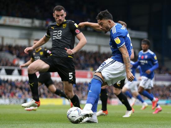 Ipswich denied by woodwork as Oxford share spoils