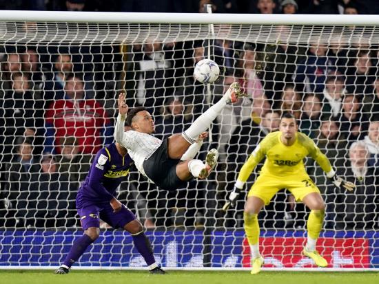 Fulham miss Aleksandar Mitrovic as leaders are held by battling Derby