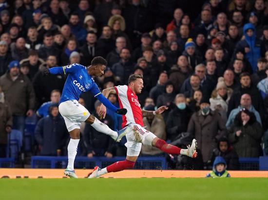 Demarai Gray seals Everton win over Arsenal to ease pressure on Rafael Benitez