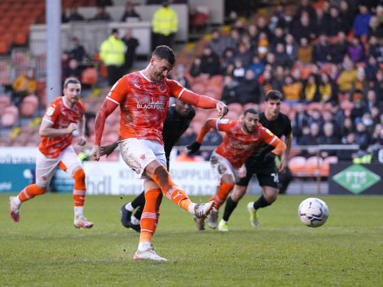 Blackpool return to winning ways as Gary Madine penalty sees off Hull