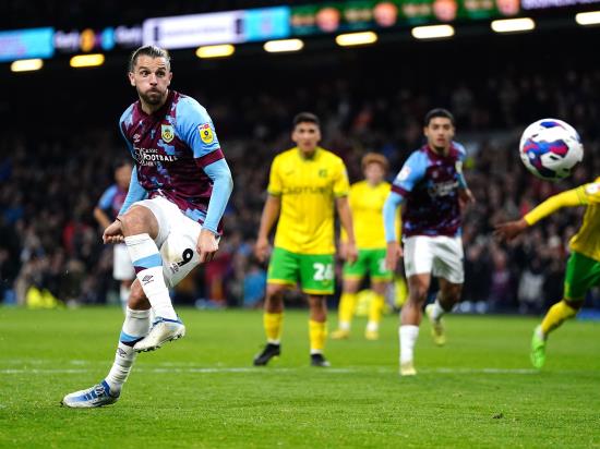 Burnley move top as Jay Rodriguez penalty downs Norwich
