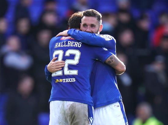 Nicky Clark produces moment of magic to earn St Johnstone a point at St Mirren