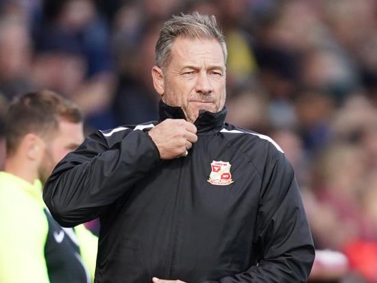 Scott Lindsey left frustrated as Swindon lose to Crewe