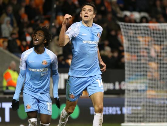 In-form Ross Stewart rescues point for Sunderland at 10-man Blackpool