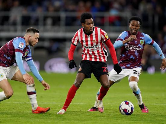 Leaders Burnley held to goalless draw at home by dogged Sunderland