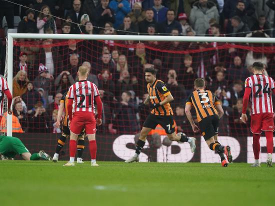 Last-gasp Ozan Tufan penalty earns Hull thrilling 4-4 draw at Sunderland
