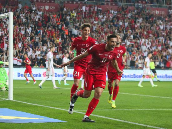 Ten-man Wales’ Euro 2024 qualification hopes further dented by defeat in Turkey