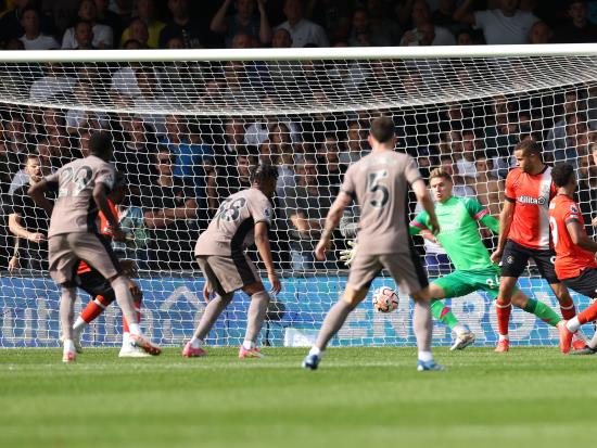 Micky van de Ven scores as ten-man Tottenham go top with win over Luton