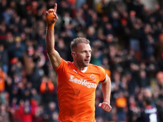 Jordan Rhodes rescues point for Blackpool from draw with high-flying Oxford