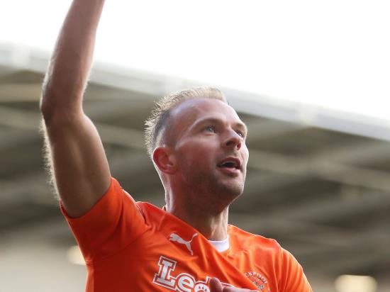 Blackpool boss Neil Critchley hoping Jordan Rhodes can stay