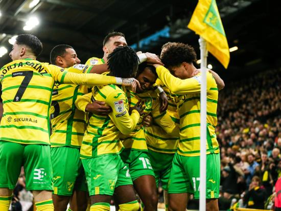 Norwich close in on the top six after sweeping aside Huddersfield
