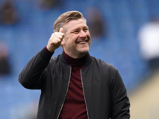 Karl Robinson reminds Salford players of standards despite win at Crewe