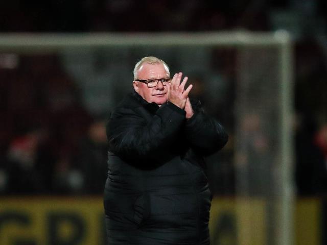 Stevenage boss Steve Evans angry at penalty decision in Port Vale draw