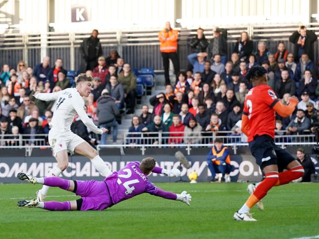 Rasmus Hojlund scores twice as Manchester United hold off Luton