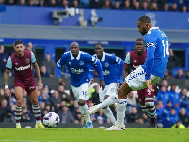 Sean Dyche tells Everton players to take responsibility for missed chances
