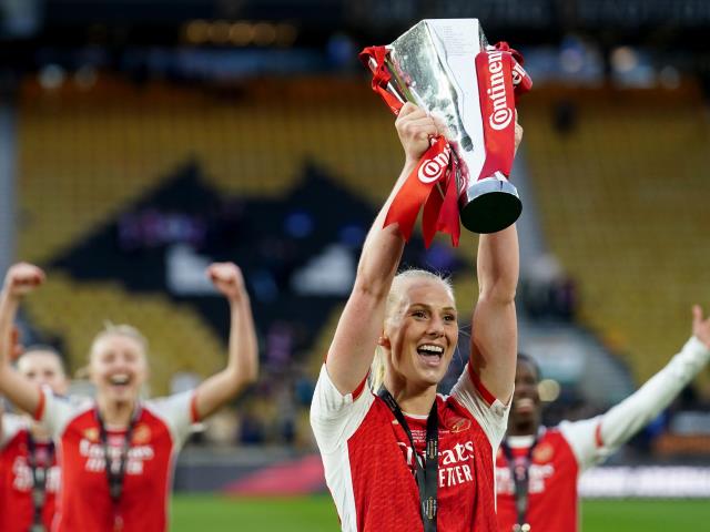 Arsenal end Emma Hayes’ hopes of quadruple with League Cup final win at Molineux