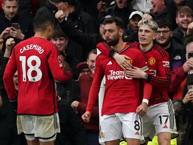 Man Utd dent Liverpool’s title hopes with chaotic draw at Old Trafford